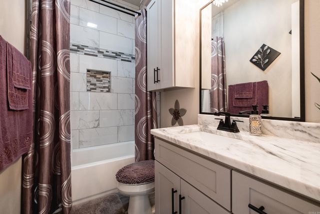 86 Lucia Lane, Maumelle, AR 72113