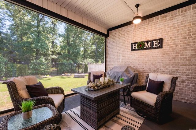 86 Lucia Lane, Maumelle, AR 72113