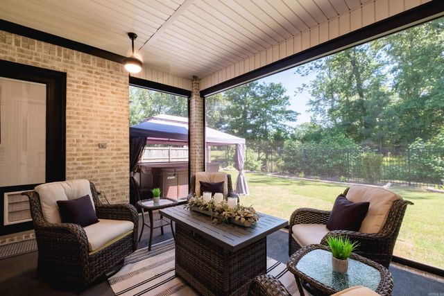86 Lucia Lane, Maumelle, AR 72113