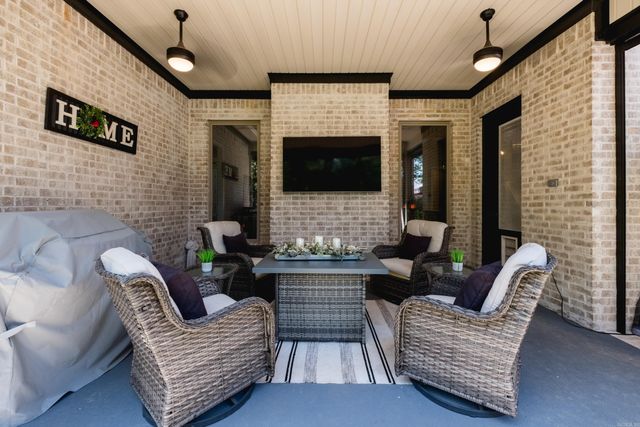 86 Lucia Lane, Maumelle, AR 72113