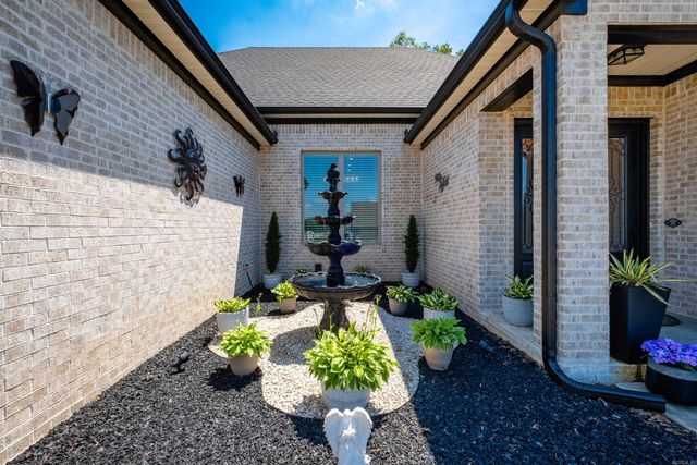 86 Lucia Lane, Maumelle, AR 72113
