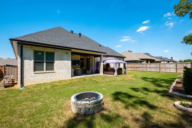 86 Lucia Lane, Maumelle, AR 72113