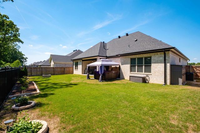 86 Lucia Lane, Maumelle, AR 72113