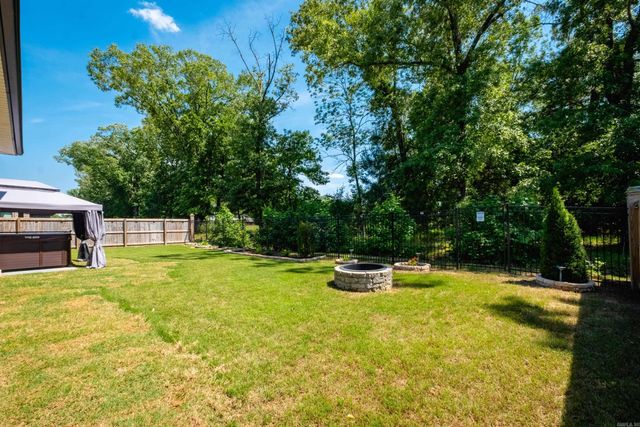 86 Lucia Lane, Maumelle, AR 72113