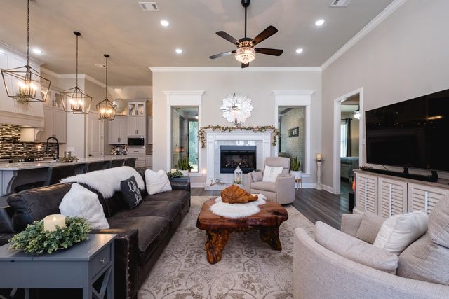 86 Lucia Lane, Maumelle, AR 72113