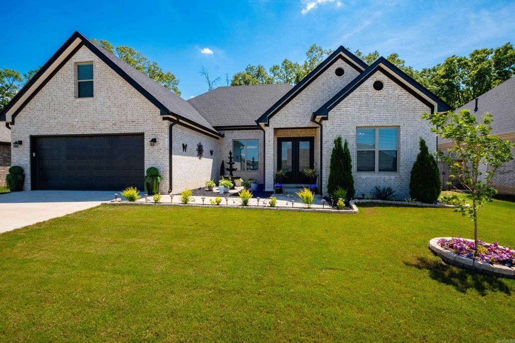 86 Lucia Lane, Maumelle, AR 72113
