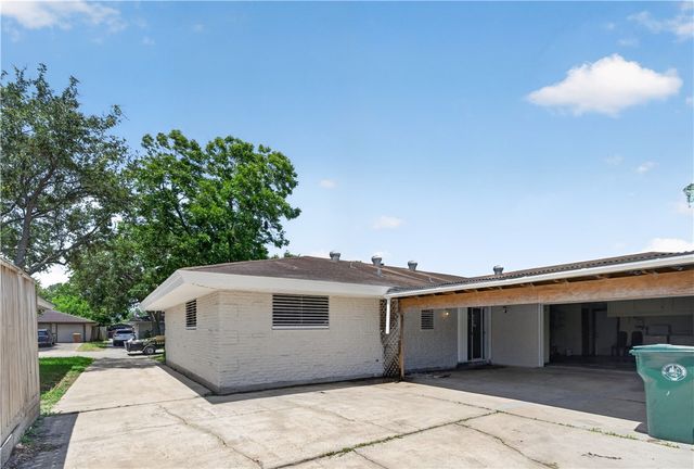 4022 Capri Dr, Corpus Christi, TX 78411