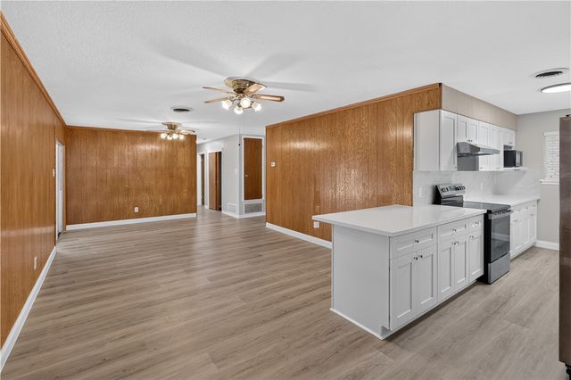 4022 Capri Dr, Corpus Christi, TX 78411