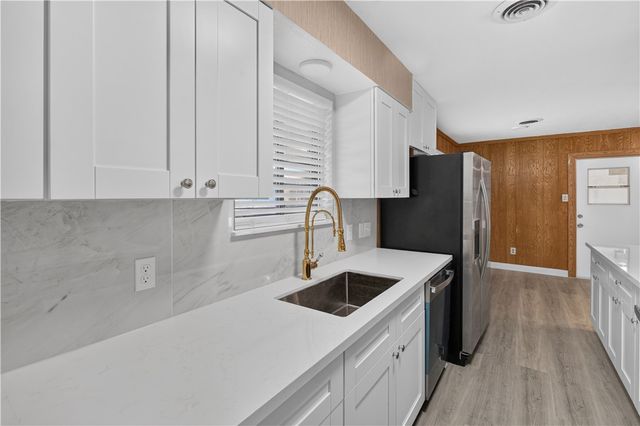 4022 Capri Dr, Corpus Christi, TX 78411