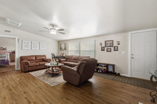 35 Griffin Road, Moriarty, NM 87035