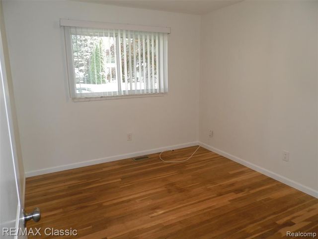 9374 Patton Street, Livonia, MI 48150