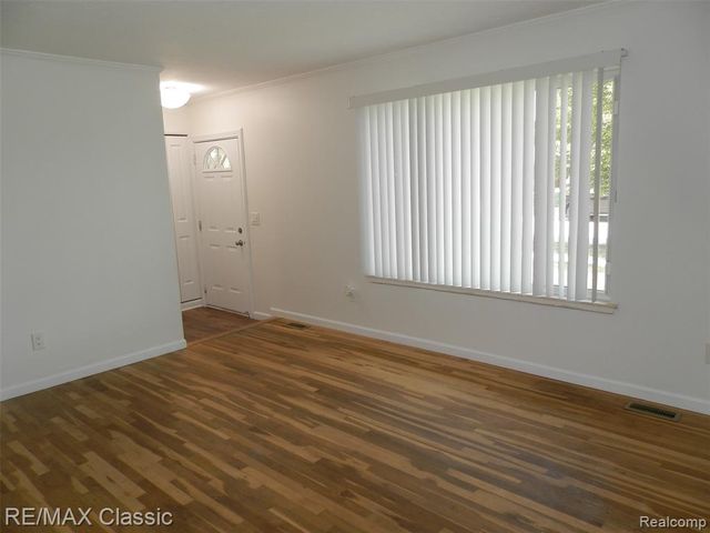 9374 Patton Street, Livonia, MI 48150