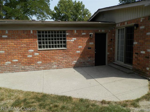 9374 Patton Street, Livonia, MI 48150