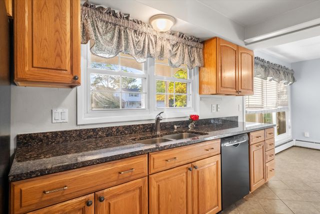 26182 Kiltartan Street, Farmington Hills, MI 48334