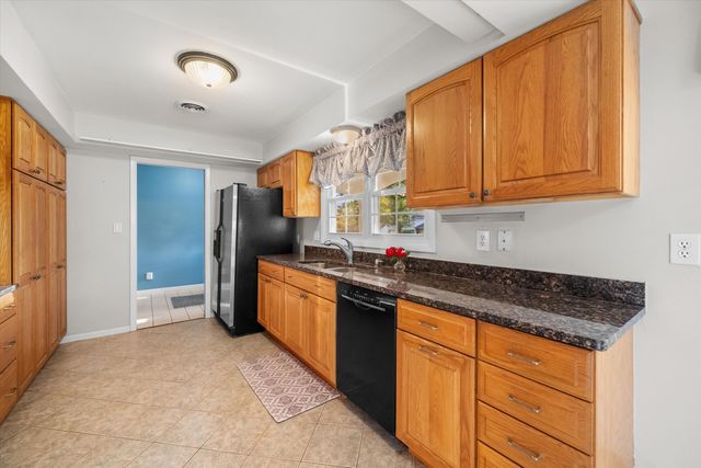 26182 Kiltartan Street, Farmington Hills, MI 48334