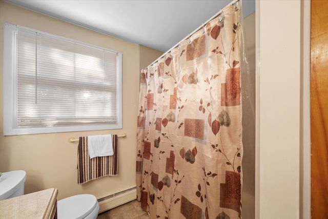 26182 Kiltartan Street, Farmington Hills, MI 48334