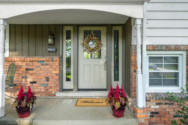 26182 Kiltartan Street, Farmington Hills, MI 48334