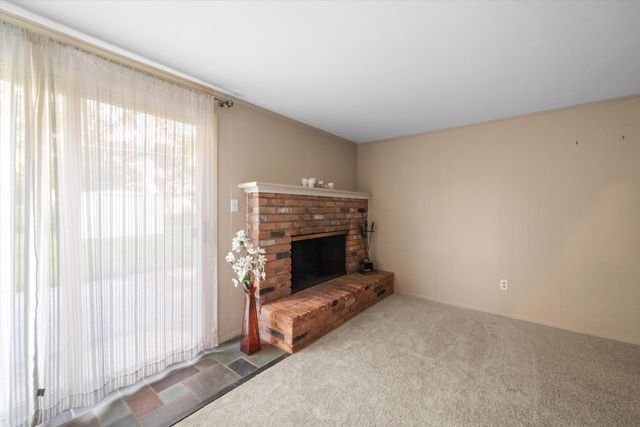 26182 Kiltartan Street, Farmington Hills, MI 48334
