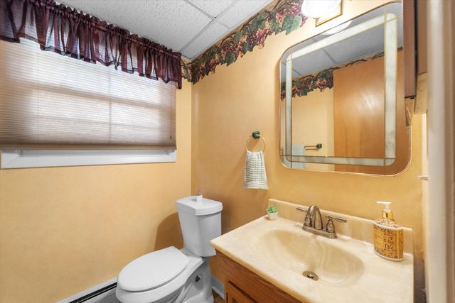 26182 Kiltartan Street, Farmington Hills, MI 48334