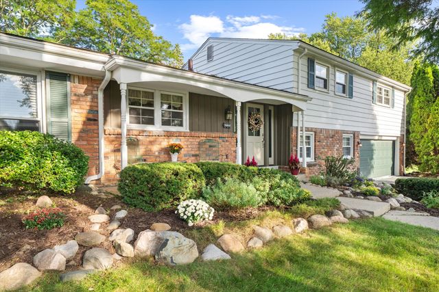 26182 Kiltartan Street, Farmington Hills, MI 48334