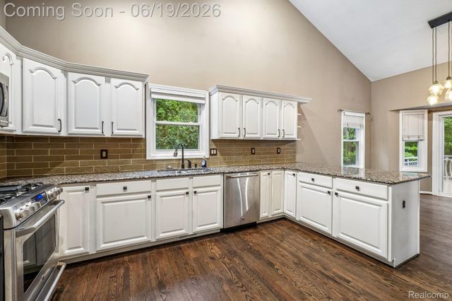 2093 Deer Run Trail, Waterford Charter Township, MI 48329