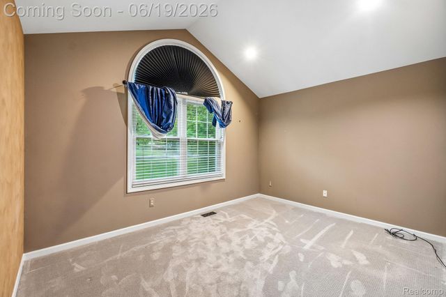 2093 Deer Run Trail, Waterford Charter Township, MI 48329