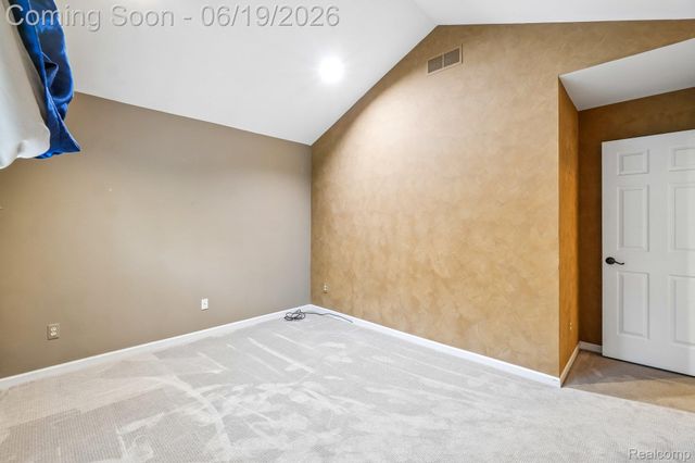 2093 Deer Run Trail, Waterford Charter Township, MI 48329