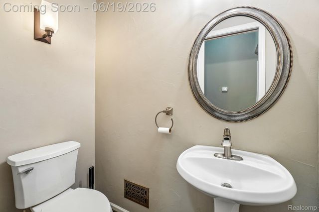 2093 Deer Run Trail, Waterford Charter Township, MI 48329