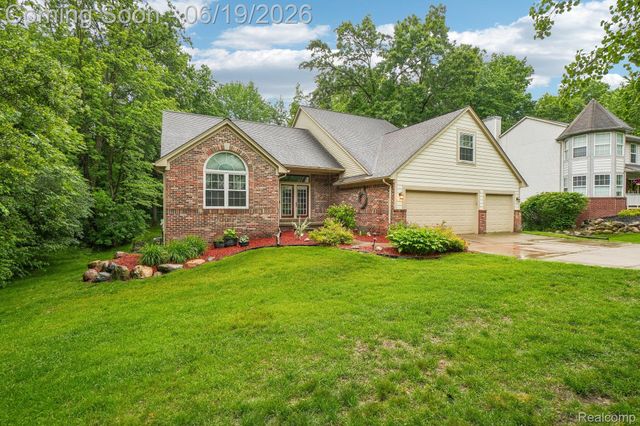 2093 Deer Run Trail, Waterford Charter Township, MI 48329