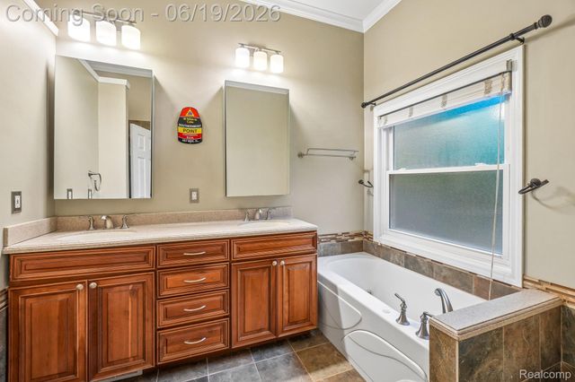 2093 Deer Run Trail, Waterford Charter Township, MI 48329