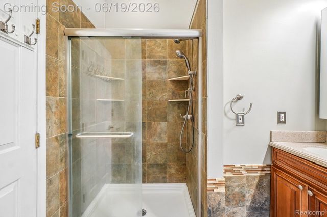 2093 Deer Run Trail, Waterford Charter Township, MI 48329