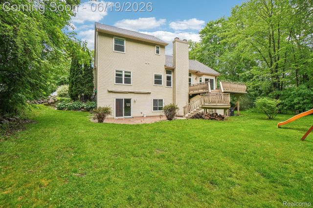 2093 Deer Run Trail, Waterford Charter Township, MI 48329