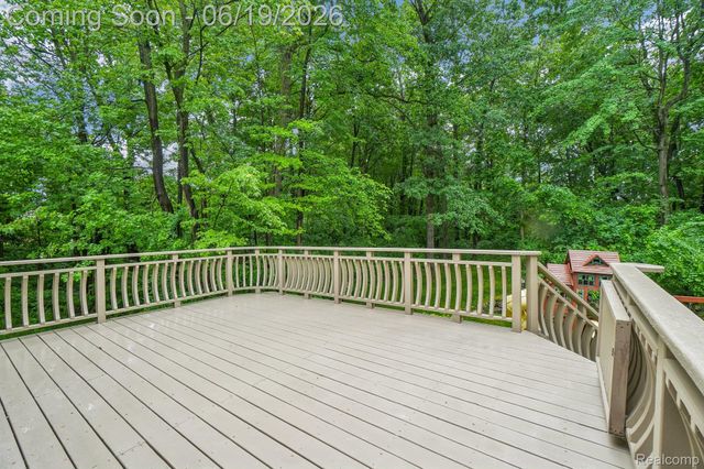 2093 Deer Run Trail, Waterford Charter Township, MI 48329