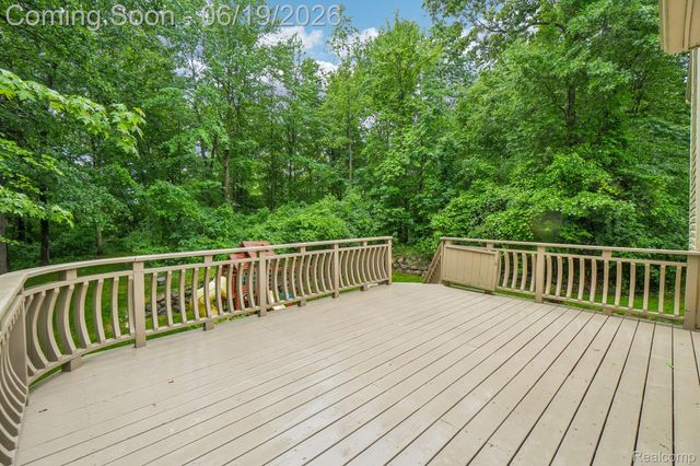 2093 Deer Run Trail, Waterford Charter Township, MI 48329