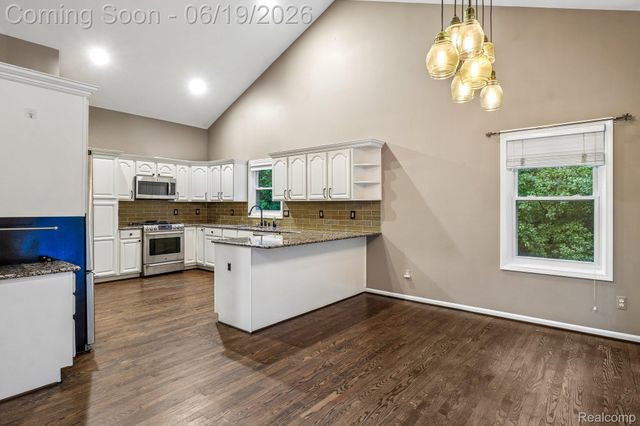 2093 Deer Run Trail, Waterford Charter Township, MI 48329