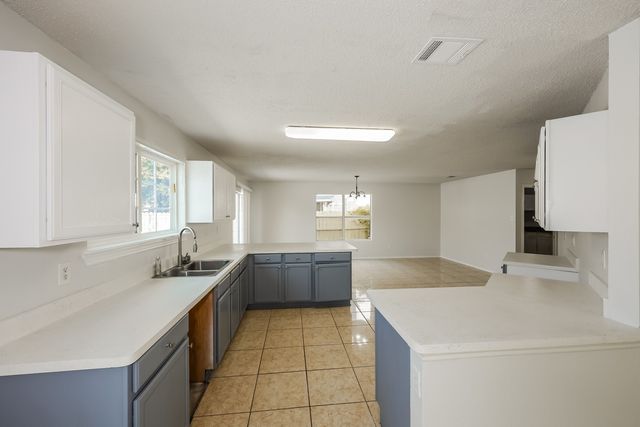312 Dakota Ridge Drive, Fort Worth, TX 76134