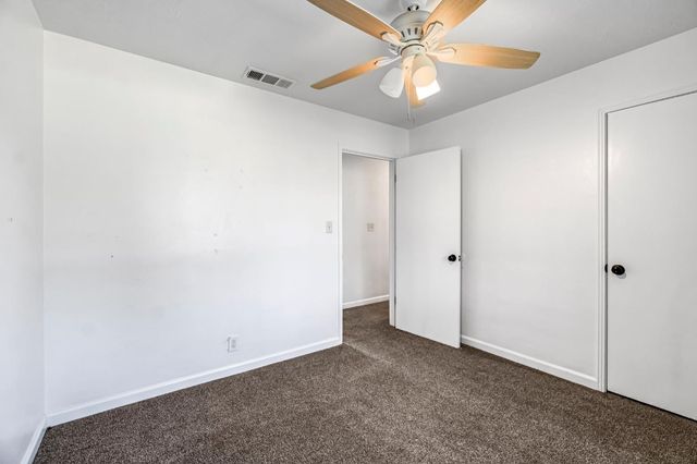 4033 E Brentwood Avenue, Fresno, CA 93703