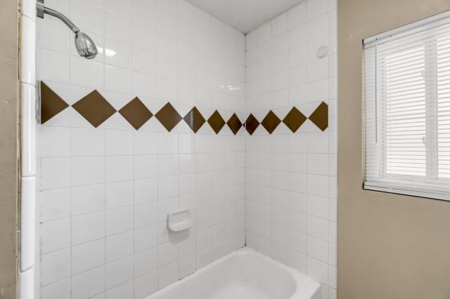 4033 E Brentwood Avenue, Fresno, CA 93703