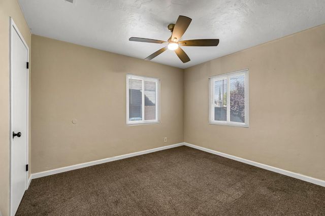 4033 E Brentwood Avenue, Fresno, CA 93703