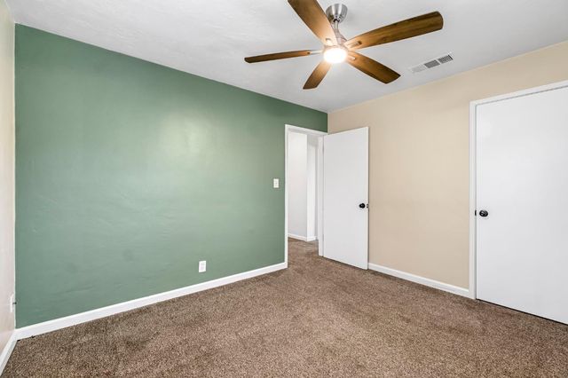 4033 E Brentwood Avenue, Fresno, CA 93703