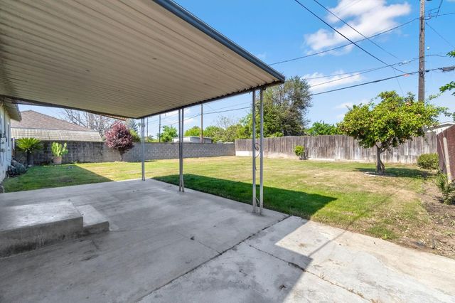 4033 E Brentwood Avenue, Fresno, CA 93703
