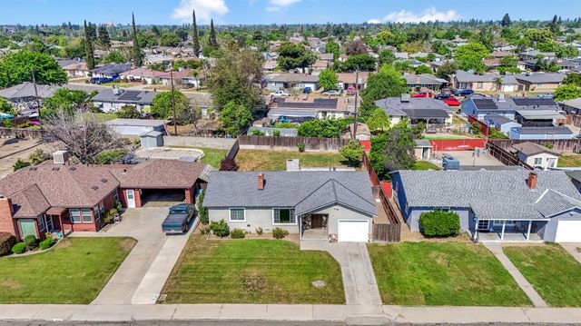 4033 E Brentwood Avenue, Fresno, CA 93703