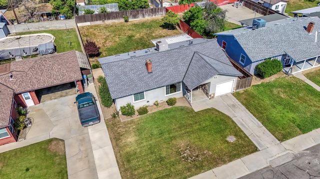4033 E Brentwood Avenue, Fresno, CA 93703
