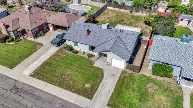 4033 E Brentwood Avenue, Fresno, CA 93703