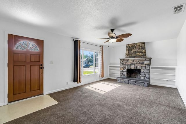 4033 E Brentwood Avenue, Fresno, CA 93703