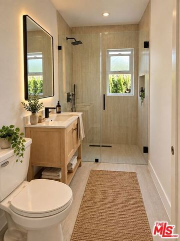 8736 Holloway Drive B, West Hollywood, CA 90069
