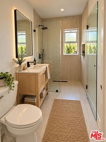 8736 Holloway Drive B, West Hollywood, CA 90069