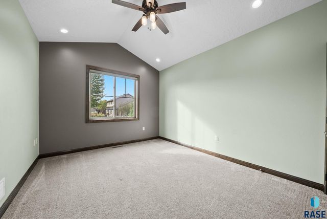 6200 S El Dorado Ave Avenue, Sioux Falls, SD 57108