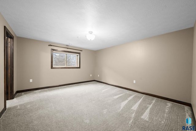 6200 S El Dorado Ave Avenue, Sioux Falls, SD 57108