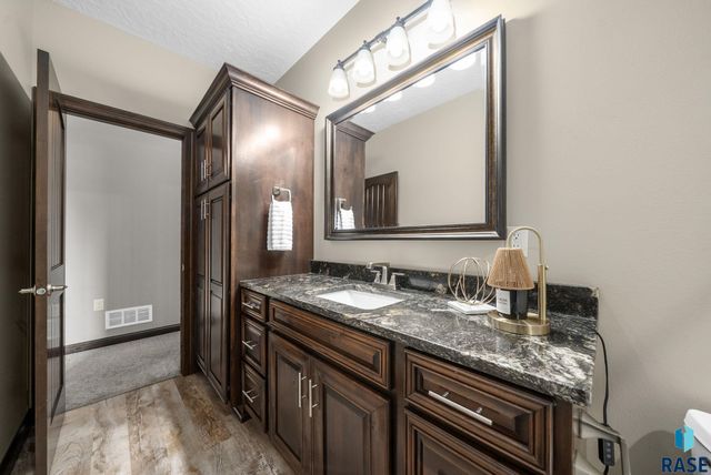 6200 S El Dorado Ave Avenue, Sioux Falls, SD 57108